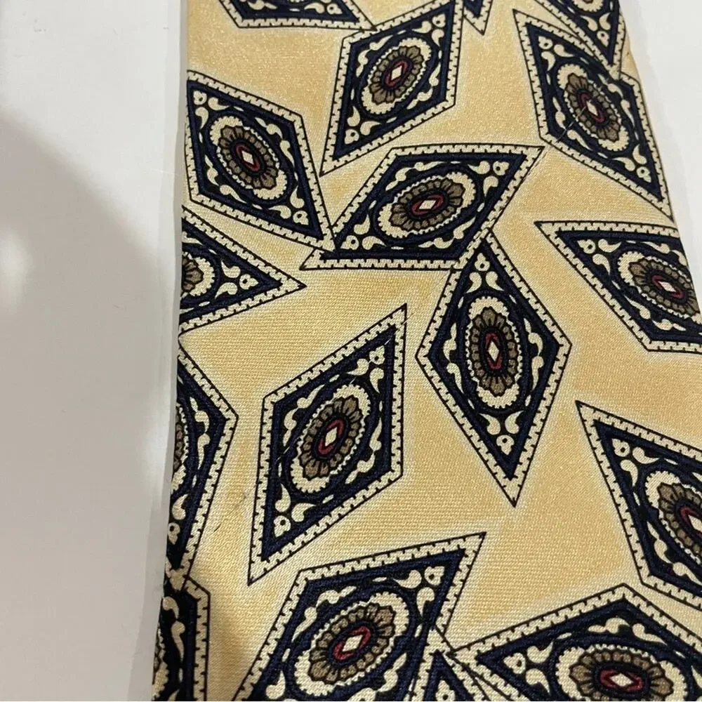 Oscar de‎ la Renta Silk Cream Triangle Geometric Print Tie